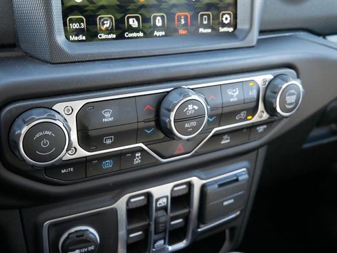 Used 2023 Jeep Wrangler Unlimited Sahara image 19