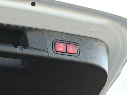 Used 2022 Mercedes-Benz GLB 250 GLB 250 w/ Premium Package image 19