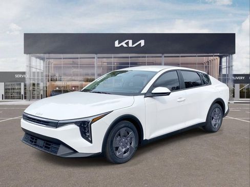 New 2025 Kia K4 LX image 4