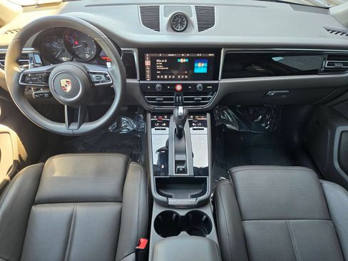 Certified 2025 Porsche Macan AWD/4WD image 13