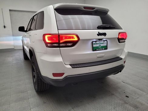Used 2019 Jeep Grand Cherokee Laredo image 6