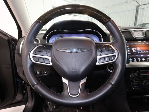 Used 2018 Chrysler 300 Limited w/ Safetytec Plus Group AWD/4WD image 7
