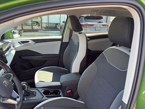 New 2025 Volkswagen Taos SE image 13