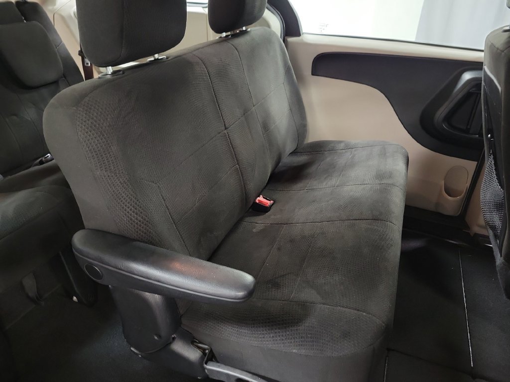 Used 2013 Dodge Grand Caravan American Value Package FWD image 31
