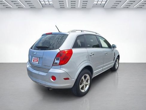 Used 2013 Chevrolet Captiva Sport LT FWD image 4