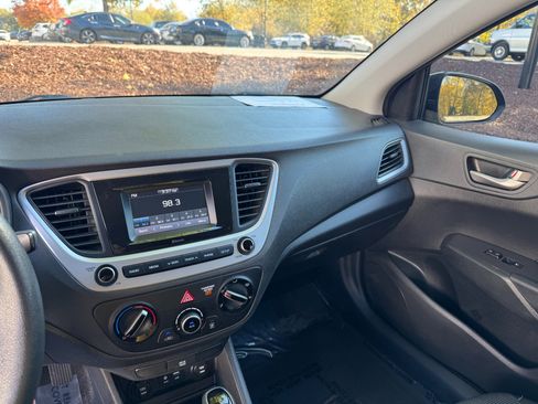 Used 2020 Hyundai Accent SE image 31