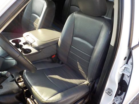 Used 2019 RAM 1500 Tradesman w/ Chrome Appearance Group RWD image 13