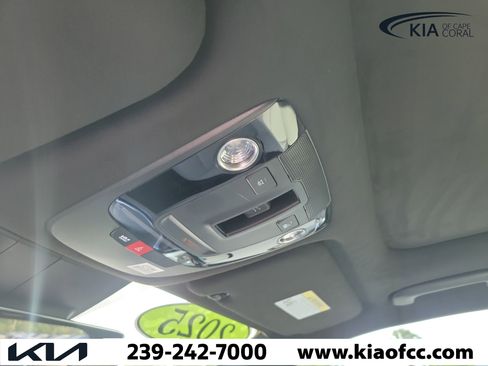 Used 2025 Kia Sorento SX Prestige AWD/4WD image 31