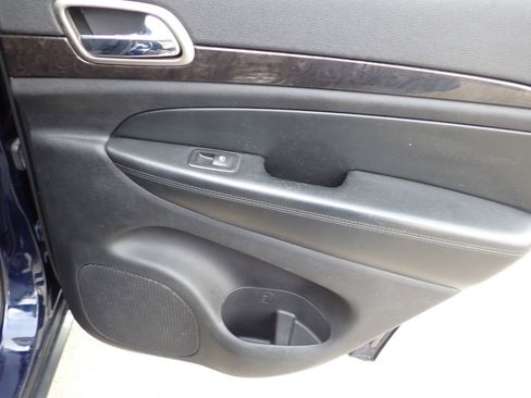 Used 2012 Jeep Grand Cherokee Laredo w/ Laredo E Group image 25