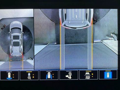 Used 2023 Chevrolet Traverse High Country w/ LPO, Floor Liner Package AWD/4WD image 17