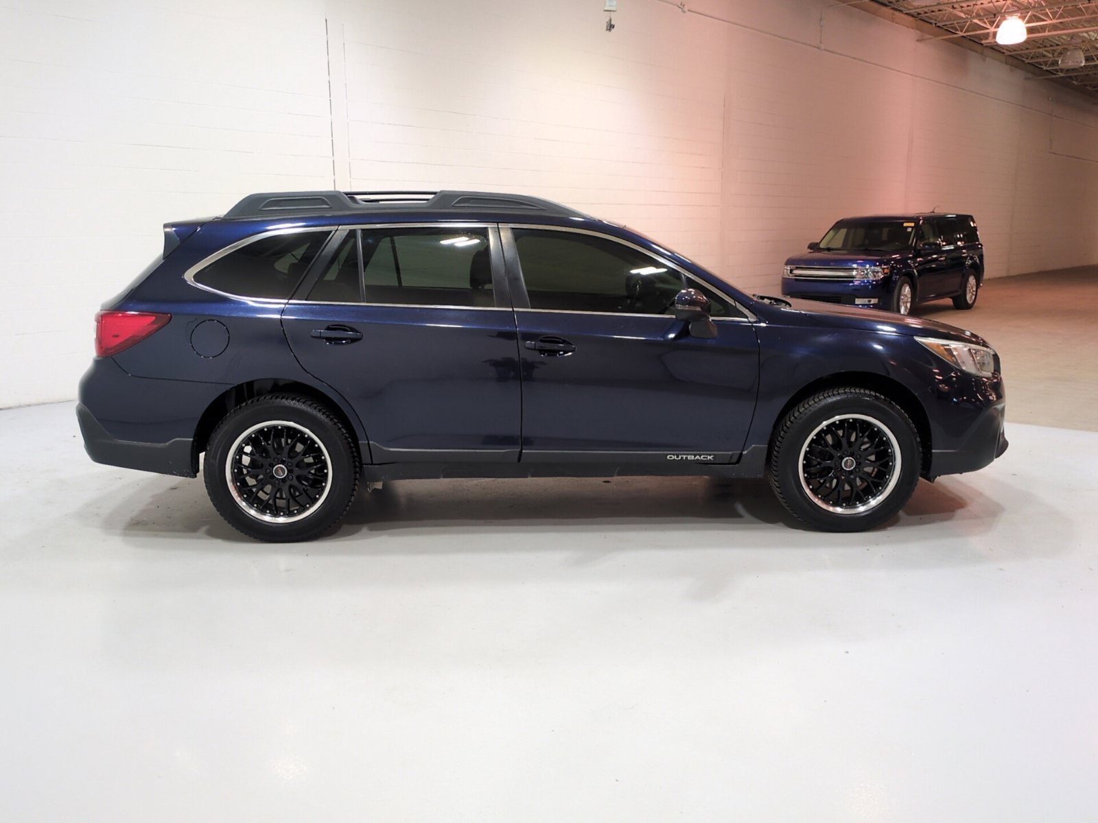 Used 2018 Subaru Outback 2.5i Limited AWD/4WD image 2