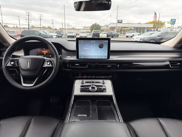 Used 2024 Lincoln Aviator AWD image 15