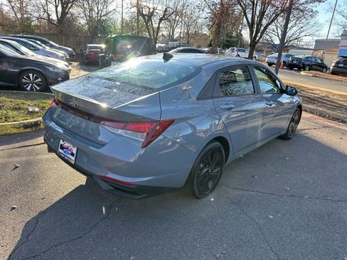 Used 2021 Hyundai Elantra SEL image 3