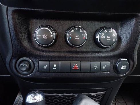 Used 2015 Jeep Wrangler Rubicon AWD/4WD image 11