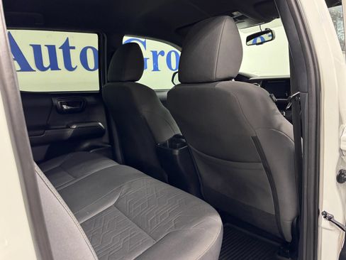 Used 2017 Toyota Tacoma TRD Off-Road w/ Tow Package AWD/4WD image 15
