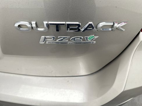 Used 2015 Subaru Outback 2.5i Premium image 11