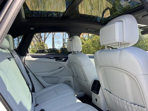 New 2026 Porsche Macan image 22