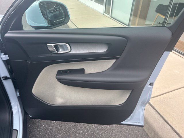 Used 2024 Volvo XC40 B5 Plus w/ Climate Package AWD/4WD image 14