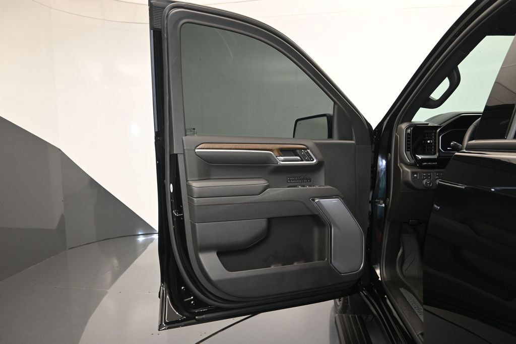 Used 2026 Chevrolet Silverado 1500 High Country w/ Midnight Edition AWD/4WD image 10