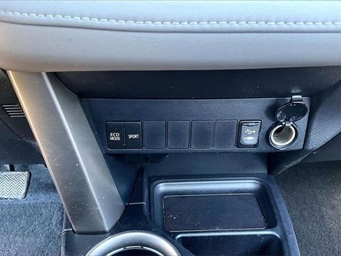 Used 2015 Toyota RAV4 XLE image 16