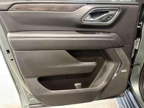 Used 2023 Chevrolet Suburban LT RWD image 8