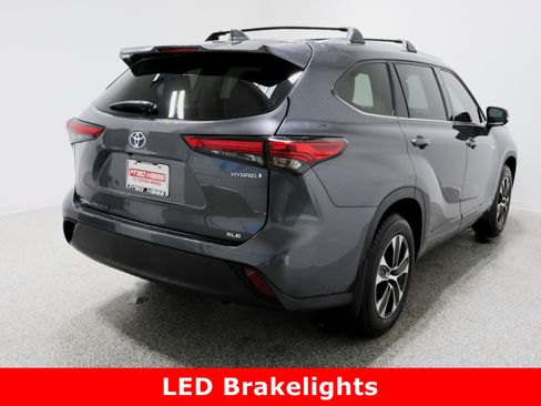 Used 2020 Toyota Highlander XLE image 7