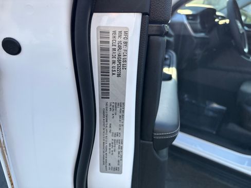 Certified 2023 Jeep Grand Cherokee Laredo AWD/4WD image 35