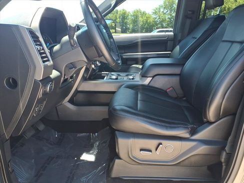 Used 2018 Ford Expedition XLT w/ Equipment Group 201A AWD/4WD image 22