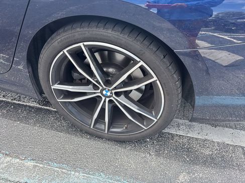 Used 2023 BMW 330i Sedan w/ M Sport Package RWD image 4