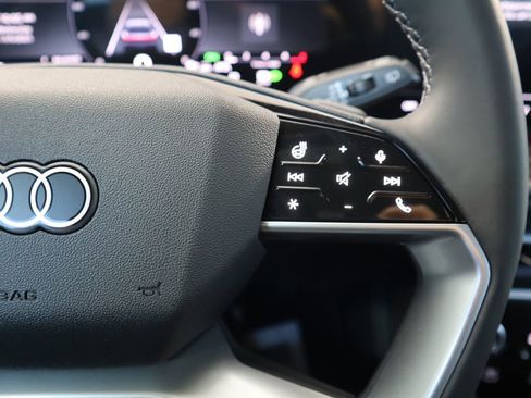 Used 2025 Audi Q5 Premium w/ Convenience Package image 12