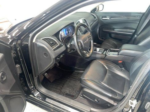 Used 2017 Chrysler 300 C image 10