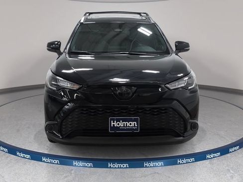 Certified 2024 Toyota Corolla Cross AWD Hybrid w/ Moonroof Package image 2