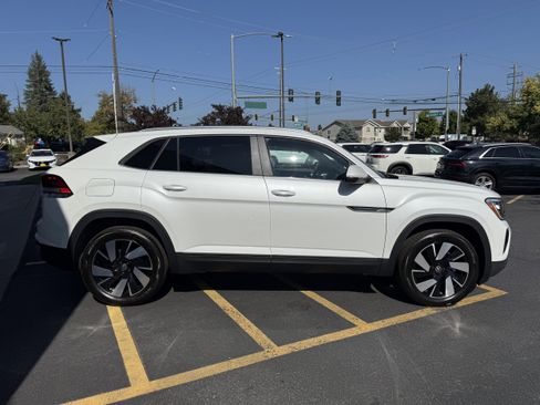 New 2026 Volkswagen Atlas Cross Sport SE w/ Panoramic Sunroof Package AWD/4WD image 4