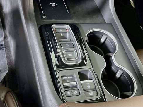 Used 2025 Honda Pilot Elite image 17