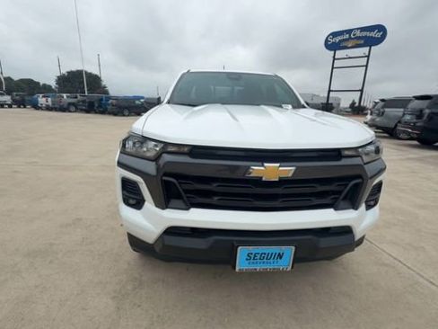 Used 2023 Chevrolet Colorado LT w/ LT Convenience Package II AWD/4WD image 3