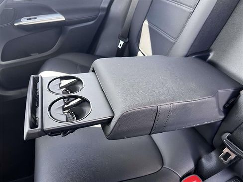 Used 2025 Mercedes-Benz GLC 350e 4MATIC image 15