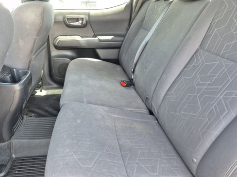 Used 2018 Toyota Tacoma TRD Off-Road AWD/4WD image 17