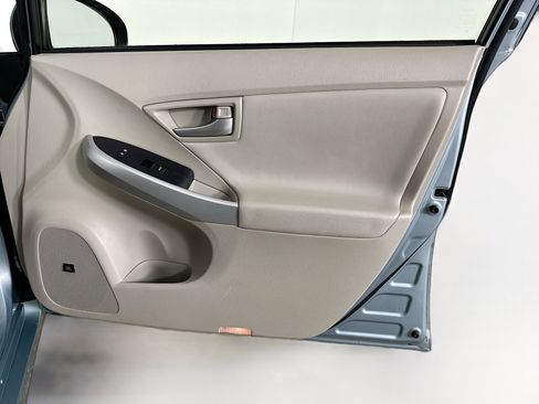 Used 2015 Toyota Prius Four image 30