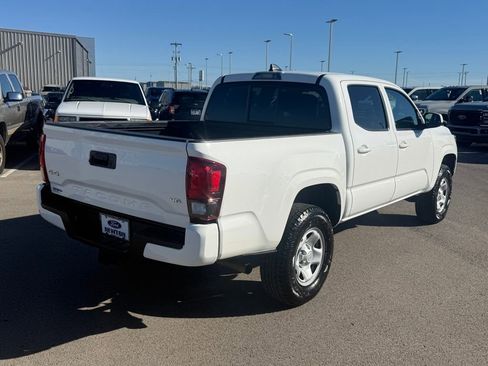 Used 2020 Toyota Tacoma SR image 32