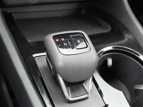 Used 2025 Nissan Rogue S FWD image 19