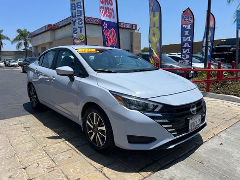 Used 2025 Nissan Versa SV w/ Trunk Package FWD image 2