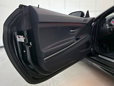 Used 2013 BMW M6 Convertible image 29