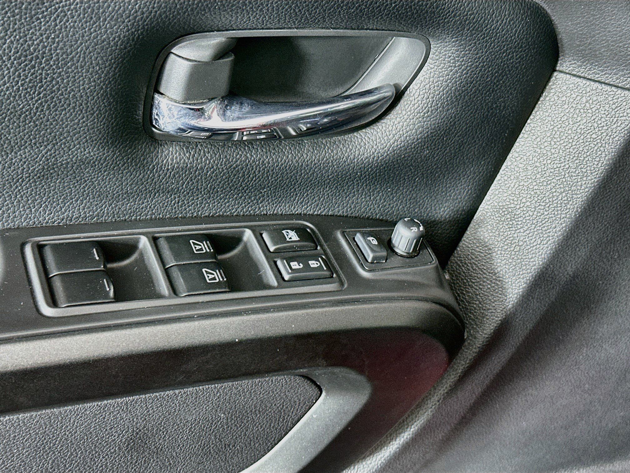 Used 2023 Nissan Titan PRO-4X w/ Pro-4x Convenience Package AWD/4WD image 15