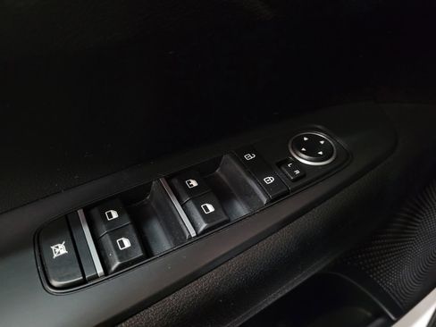 Used 2020 Kia Forte LXS FWD image 27