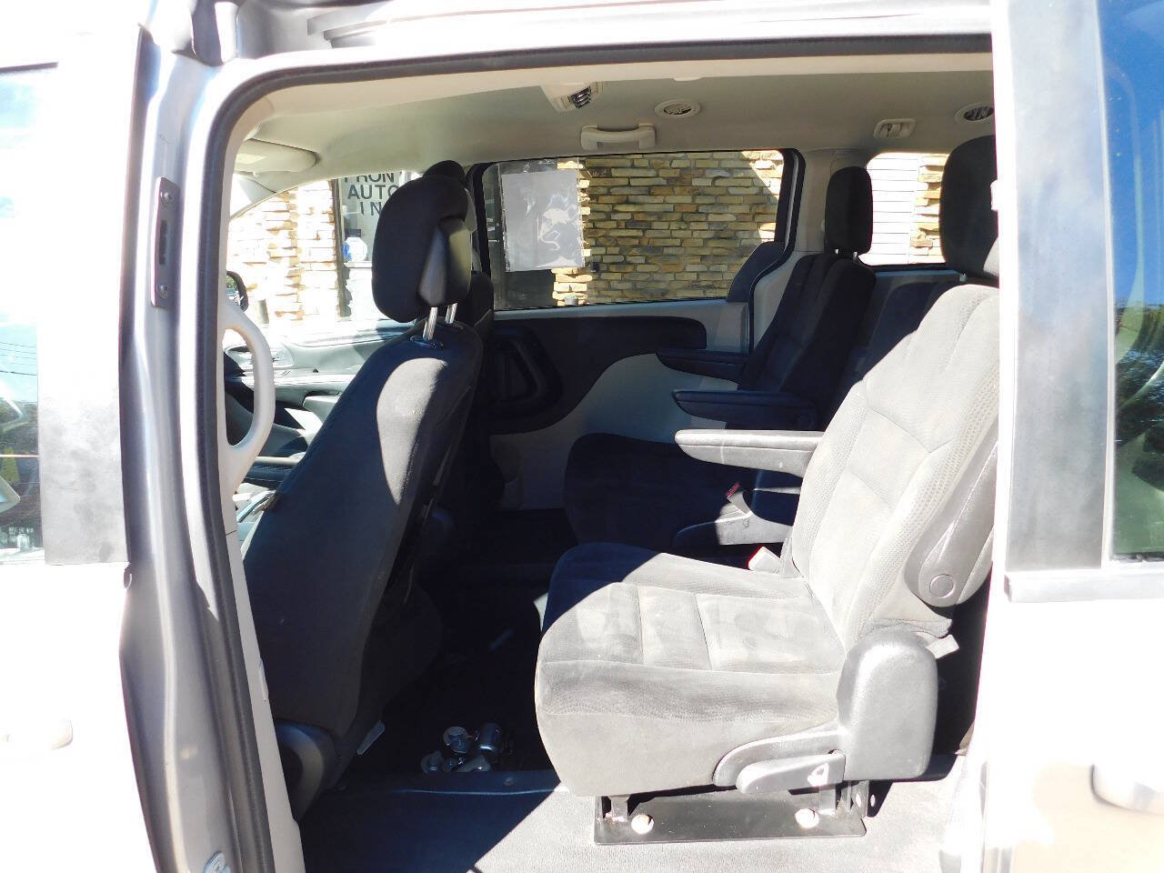 Used 2016 Dodge Grand Caravan SXT w/ Rear Park Assist Package FWD image 26