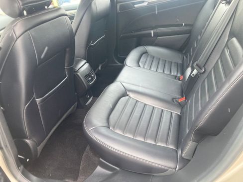 Used 2017 Ford Fusion SE w/ Fusion SE Technology Package image 29