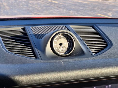 Used 2025 Porsche Macan image 21