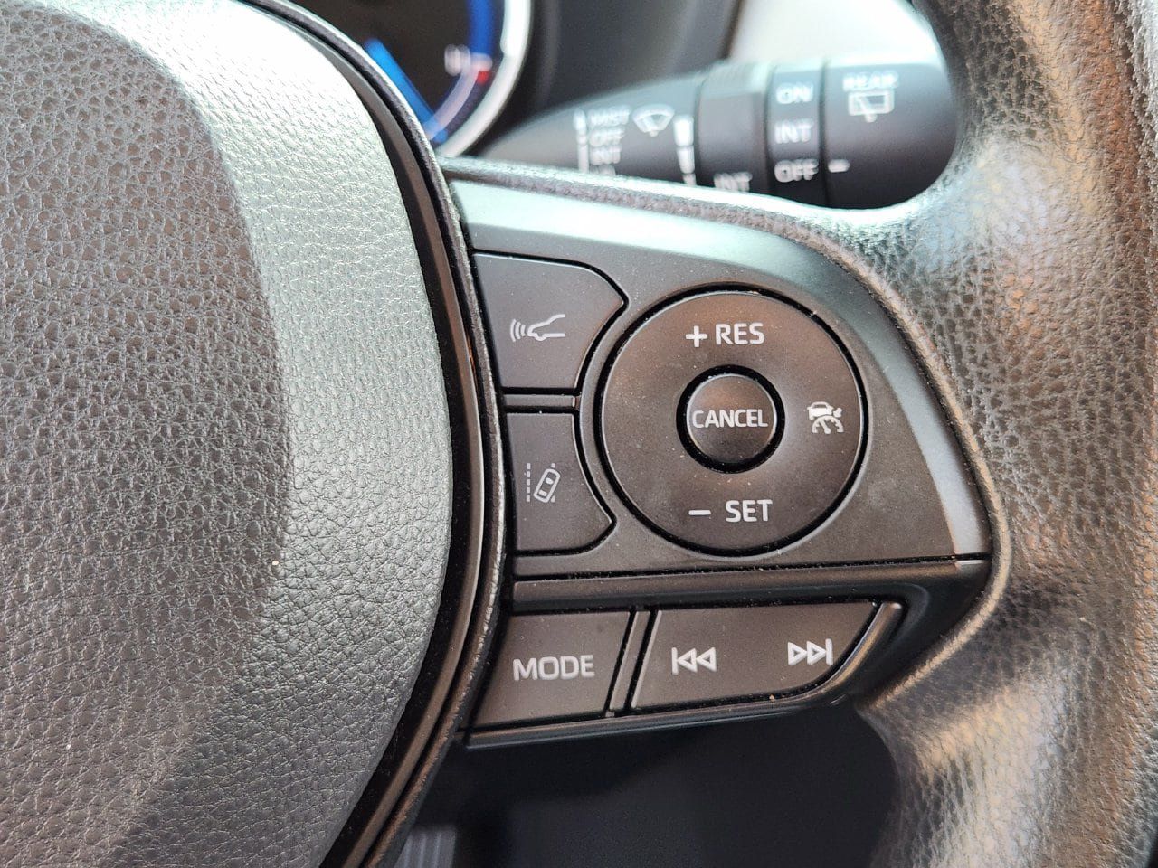 Used 2023 Toyota RAV4 XLE w/ Convenience Package AWD/4WD image 11