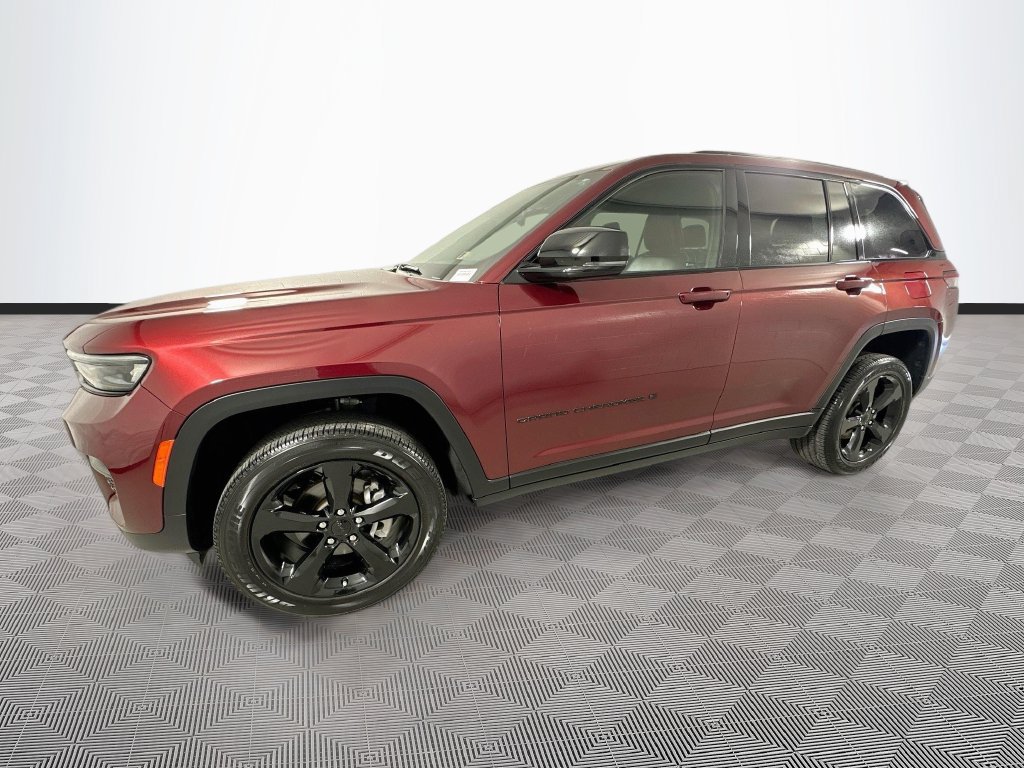 Used 2023 Jeep Grand Cherokee Altitude RWD image 4