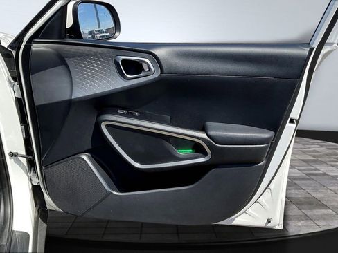 Used 2025 Kia Soul LX w/ LX Technology Package image 27